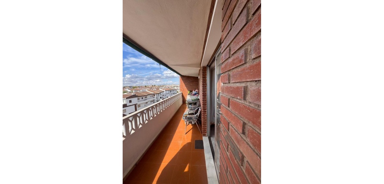 Sale - Apartment / flat -
Torrevieja - Punta prima
