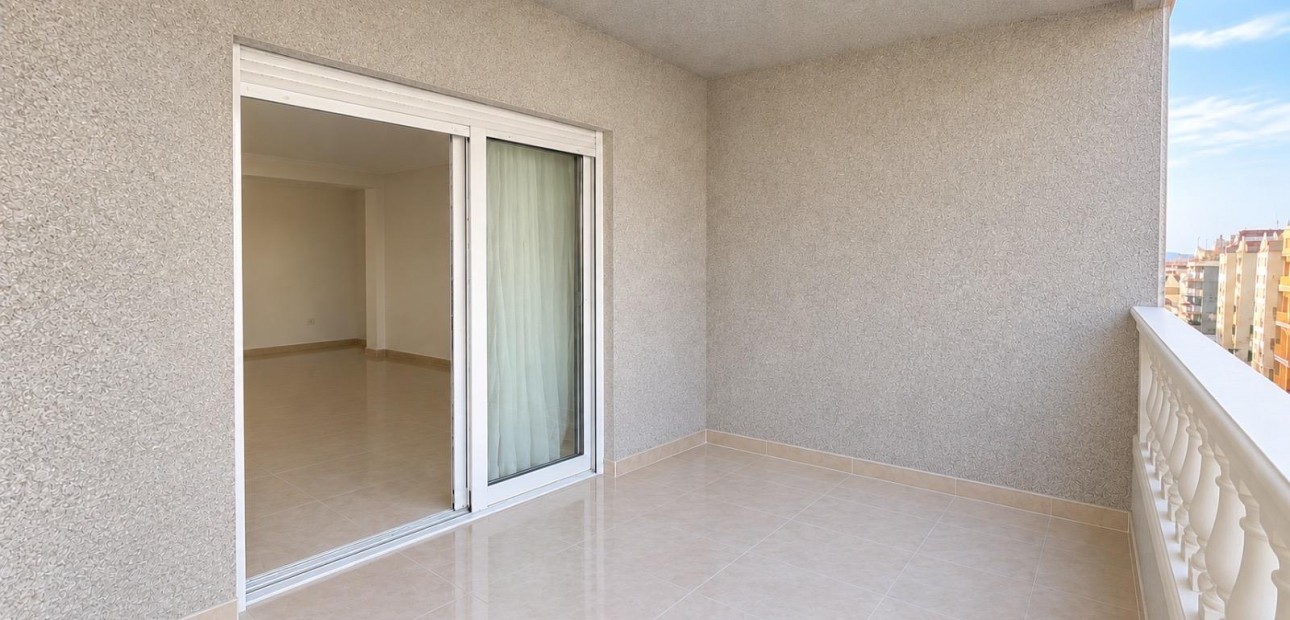 Sale - Apartment / flat -
Torrevieja - Centro