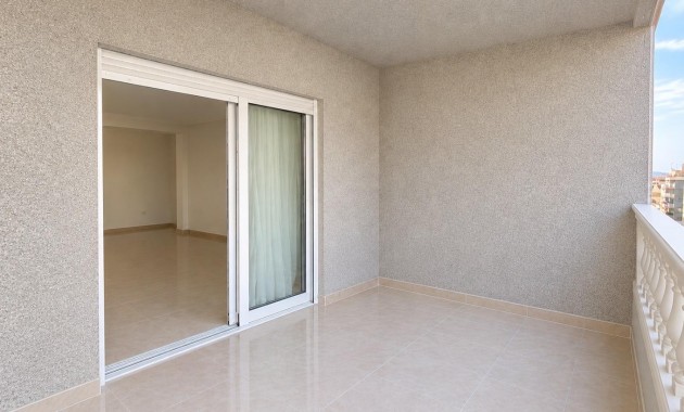 Sale - Apartment / flat -
Torrevieja - Centro