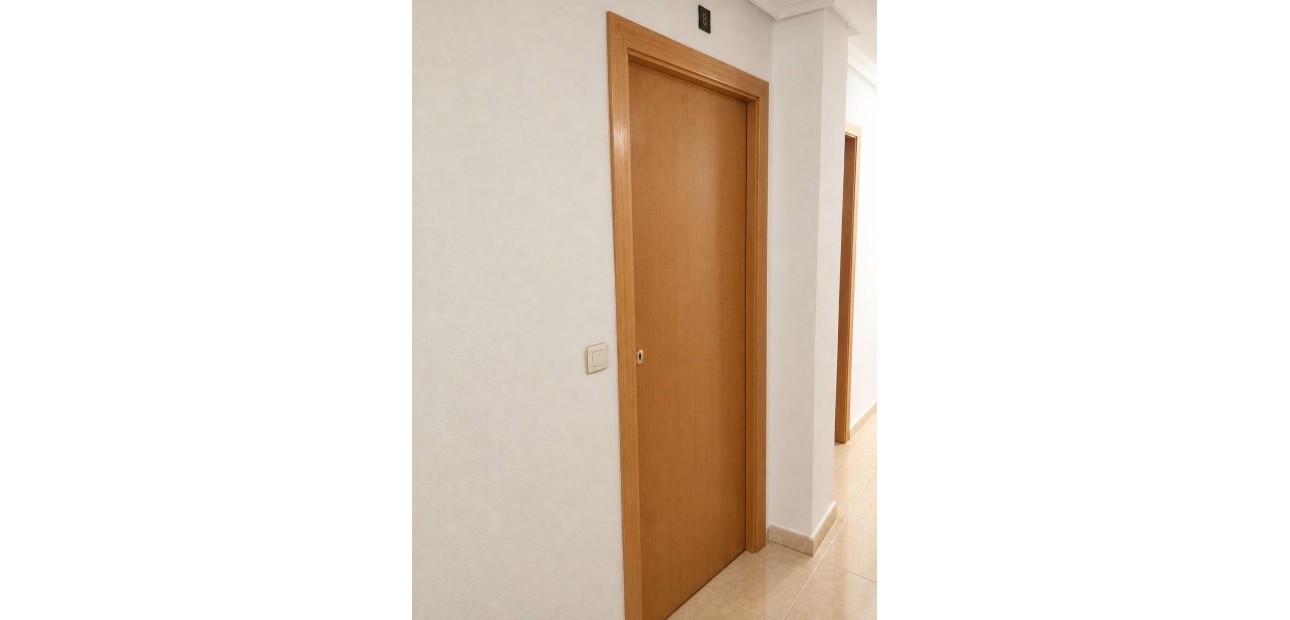 Sale - Apartment / flat -
Torrevieja - Centro