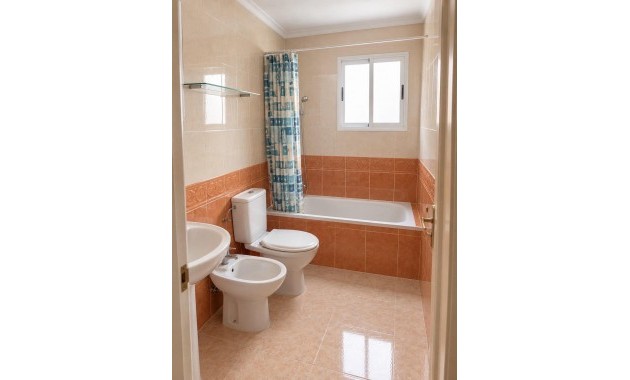 Sale - Apartment / flat -
Torrevieja - Centro