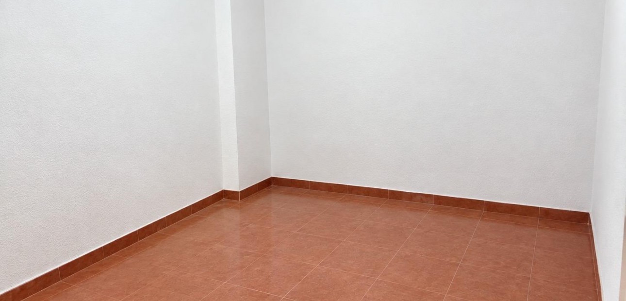 Sale - Apartment / flat -
Torrevieja - Centro