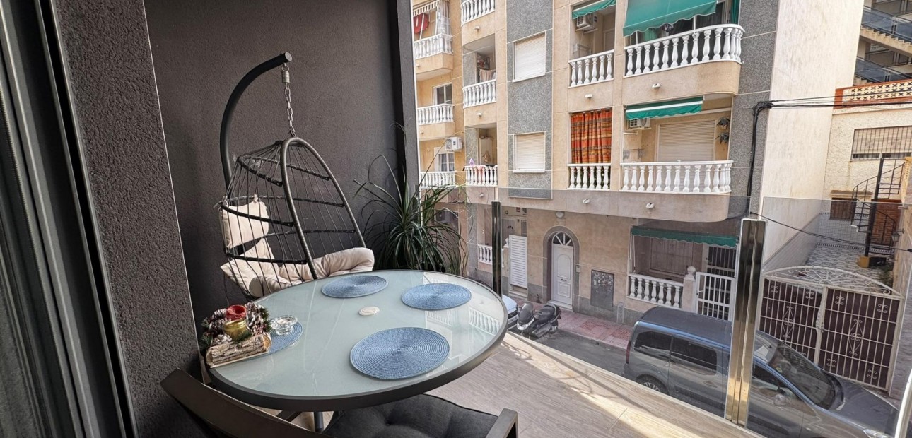 Sale - Apartment / flat -
Torrevieja - Playa del cura