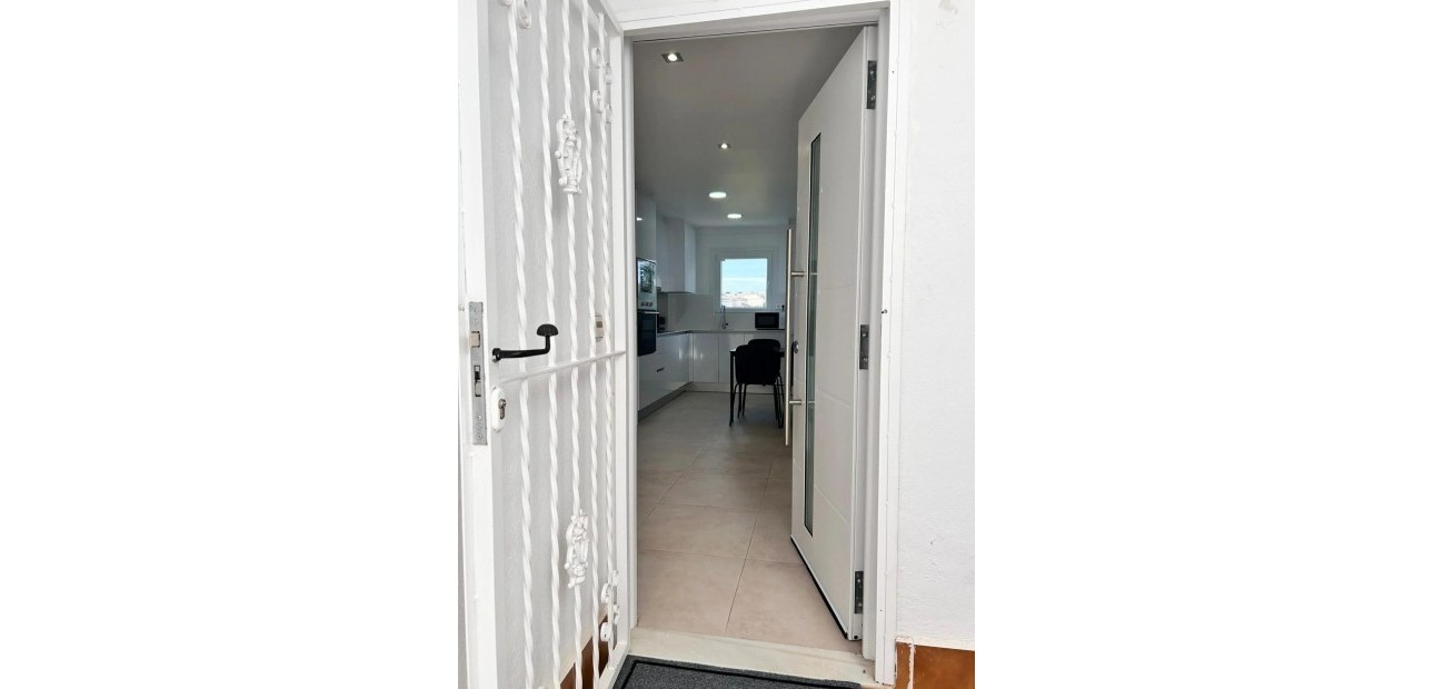 Sale - Apartment / flat -
Orihuela Costa - La Zenia