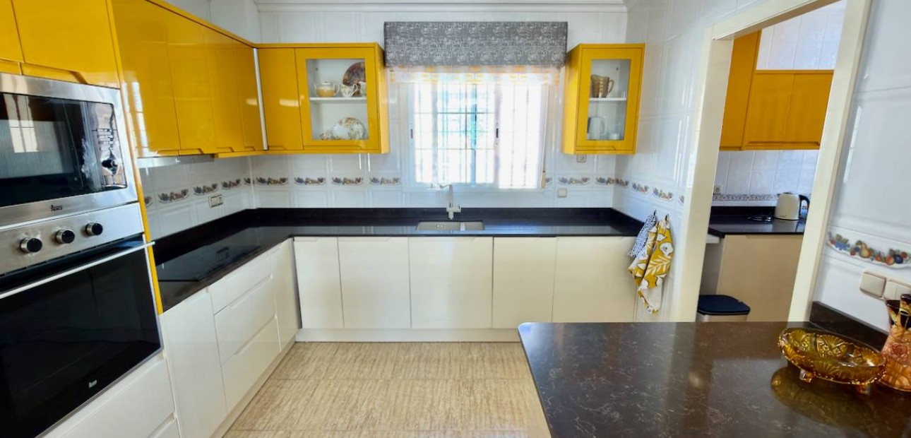 Sale - Villa -
Guardamar del Segura - Guardamar - El Raso