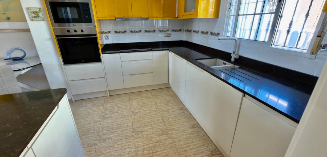 Sale - Villa -
Guardamar del Segura - Guardamar - El Raso
