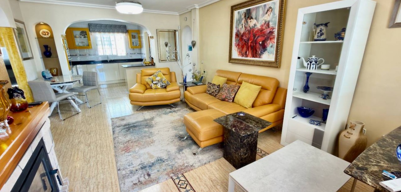 Sale - Villa -
Guardamar del Segura - Guardamar - El Raso