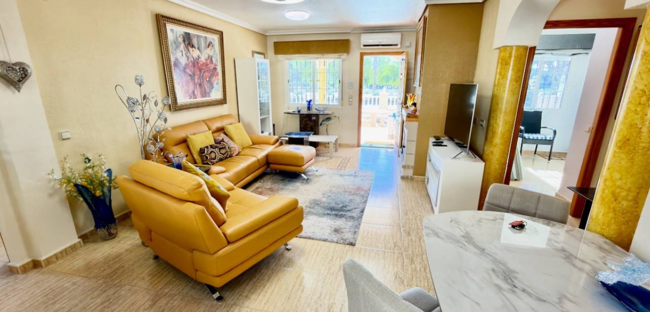 Sale - Villa -
Guardamar del Segura - Guardamar - El Raso
