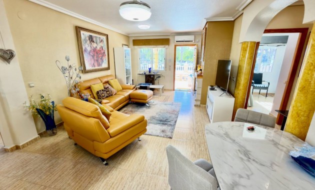 Sale - Villa -
Guardamar del Segura - Guardamar - El Raso