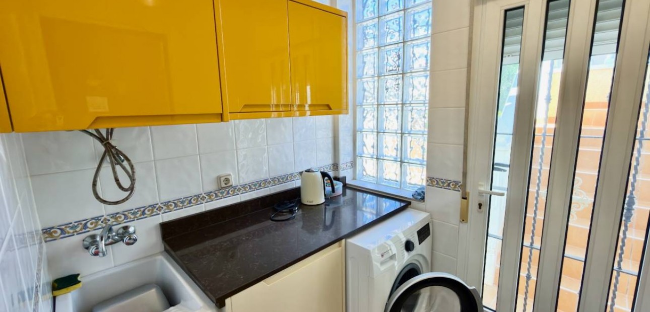 Sale - Villa -
Guardamar del Segura - Guardamar - El Raso