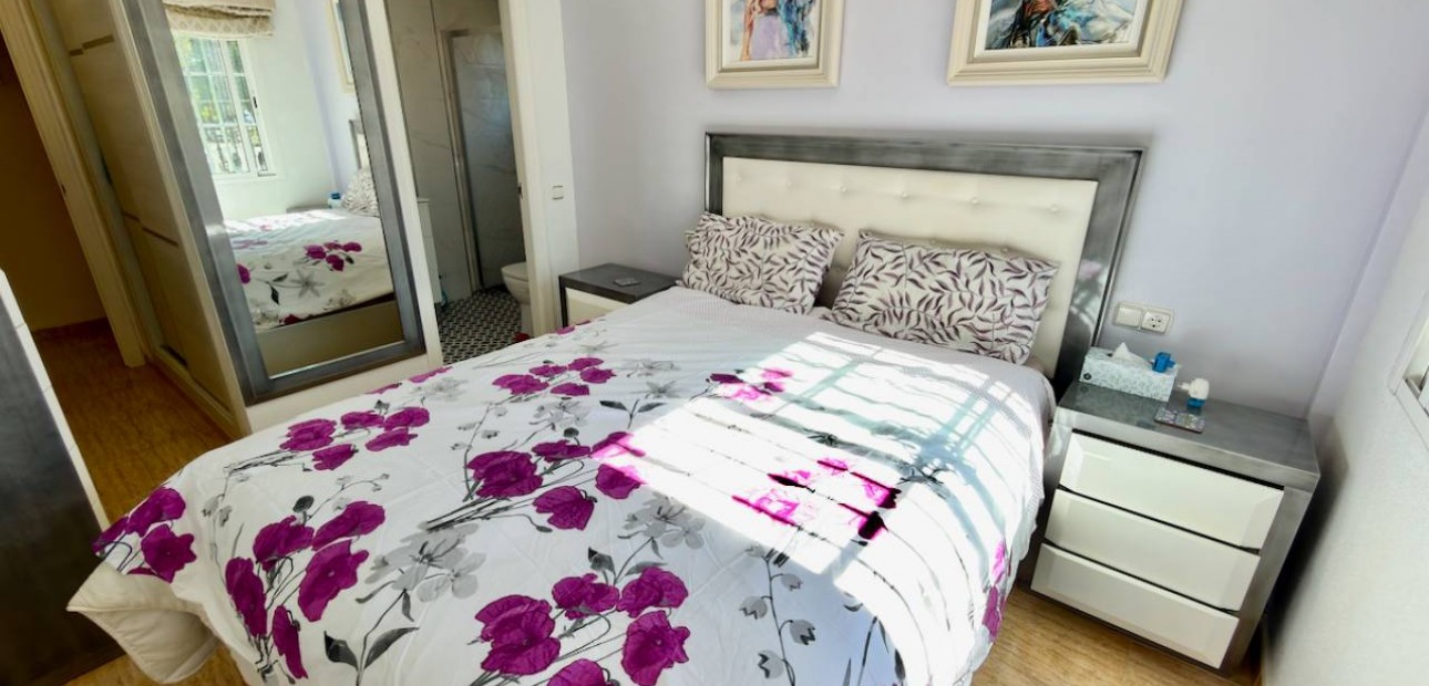 Sale - Villa -
Guardamar del Segura - Guardamar - El Raso