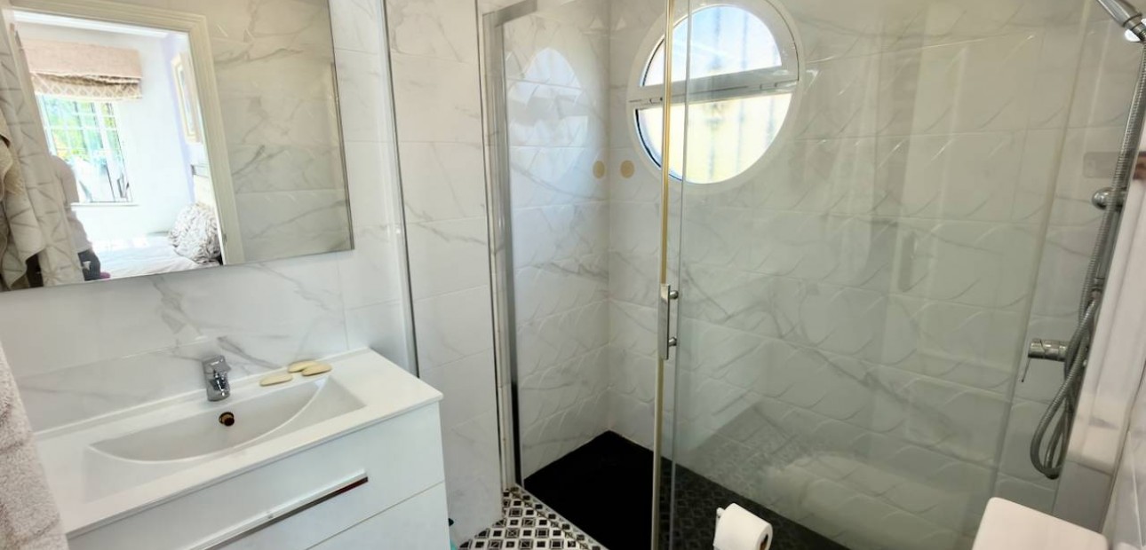 Sale - Villa -
Guardamar del Segura - Guardamar - El Raso