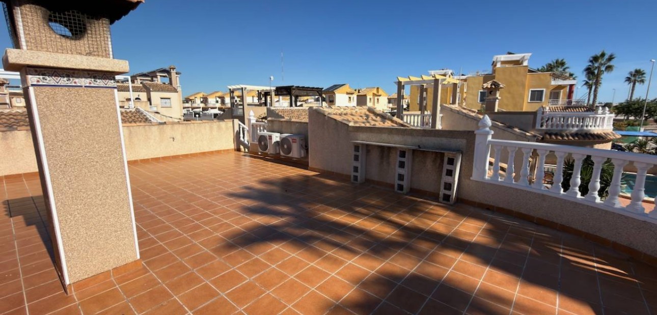 Sale - Villa -
Guardamar del Segura - Guardamar - El Raso