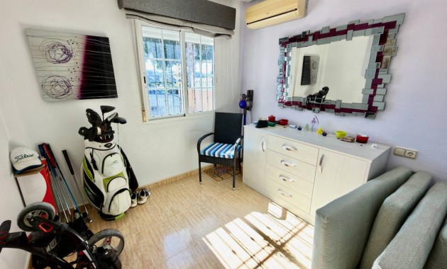 Sale - Villa -
Guardamar del Segura - Guardamar - El Raso