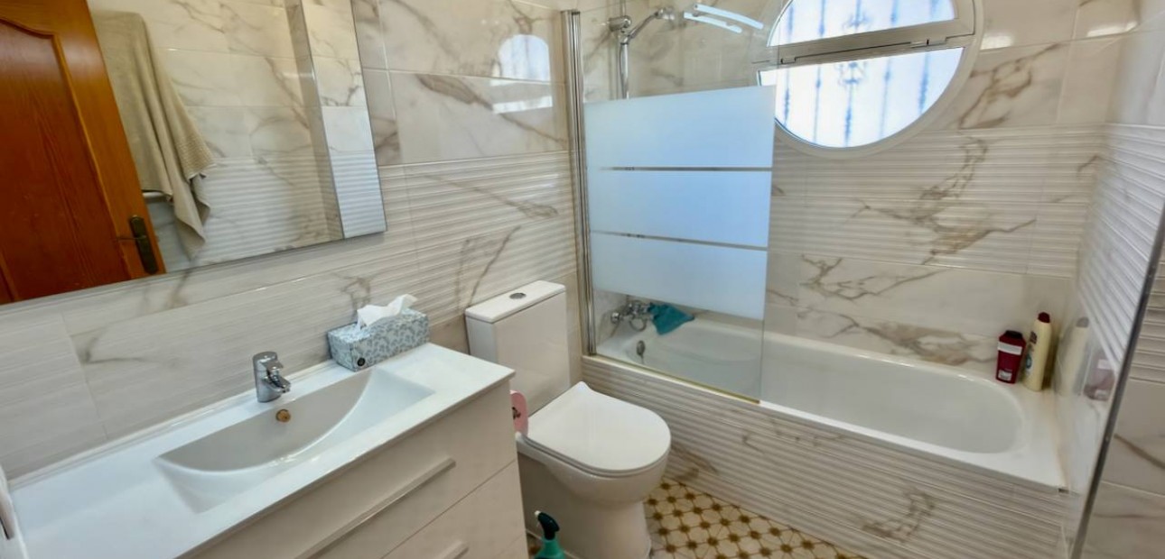 Sale - Villa -
Guardamar del Segura - Guardamar - El Raso