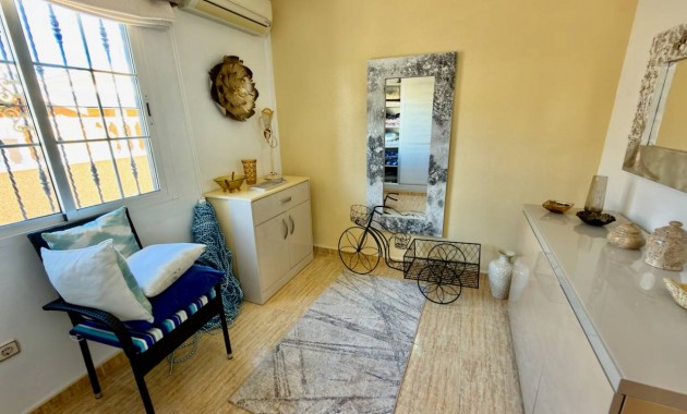 Sale - Villa -
Guardamar del Segura - Guardamar - El Raso