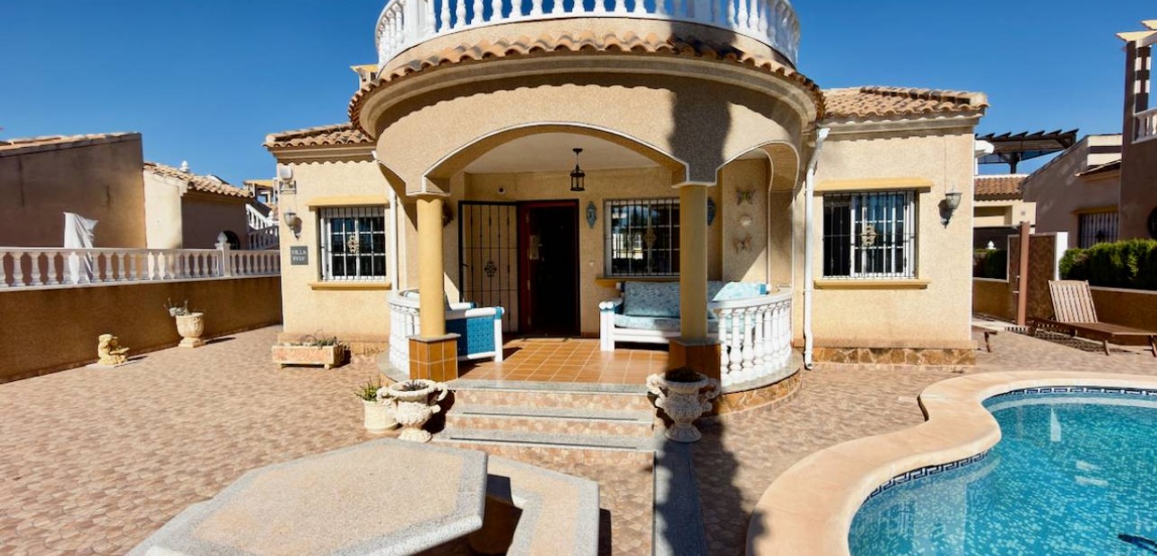 Sale - Villa -
Guardamar del Segura - Guardamar - El Raso