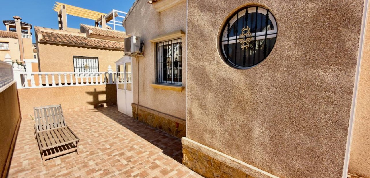 Sale - Villa -
Guardamar del Segura - Guardamar - El Raso