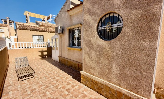 Sale - Villa -
Guardamar del Segura - Guardamar - El Raso
