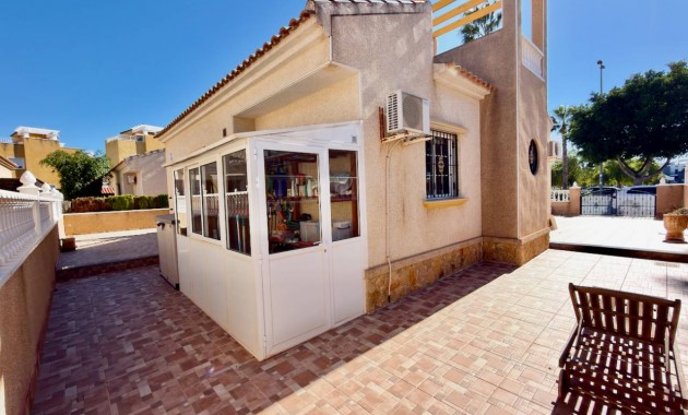 Sale - Villa -
Guardamar del Segura - Guardamar - El Raso