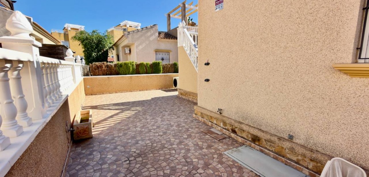 Sale - Villa -
Guardamar del Segura - Guardamar - El Raso