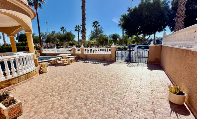 Sale - Villa -
Guardamar del Segura - Guardamar - El Raso