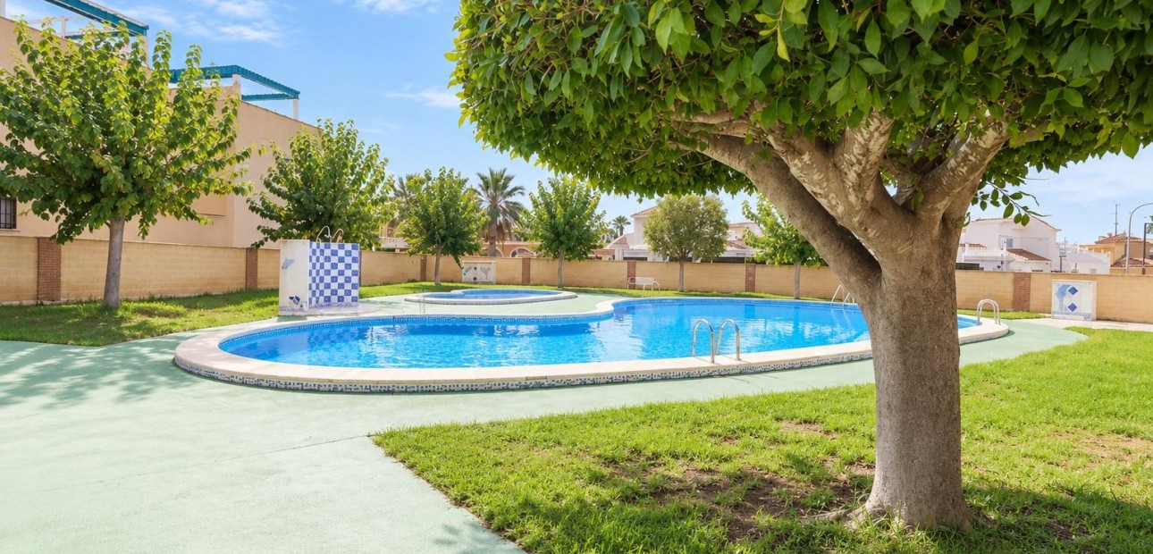 Sale - Bungalow -
Torrevieja - La Siesta - El Salado - Torreta