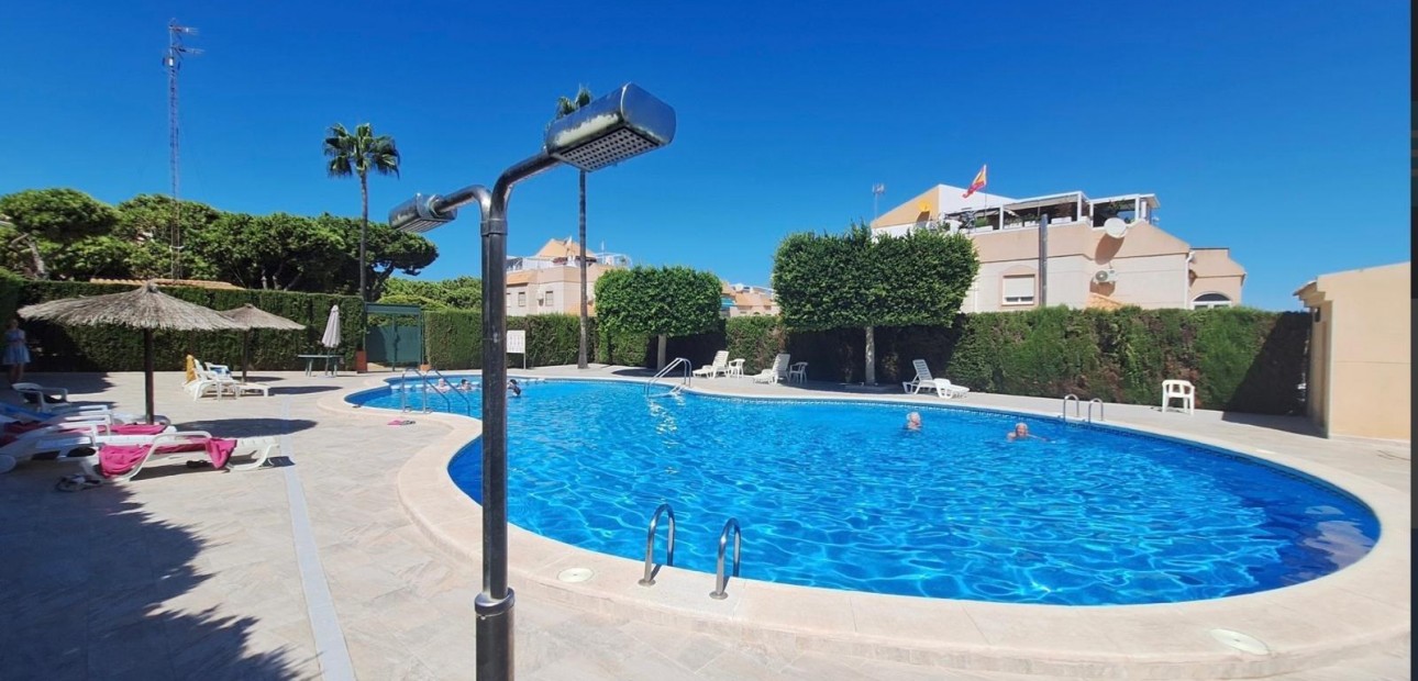 Sale - Apartment / flat -
Torrevieja - Acequion