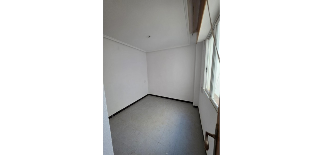Sale - Apartment / flat -
Torrevieja - Estacion de autobuses