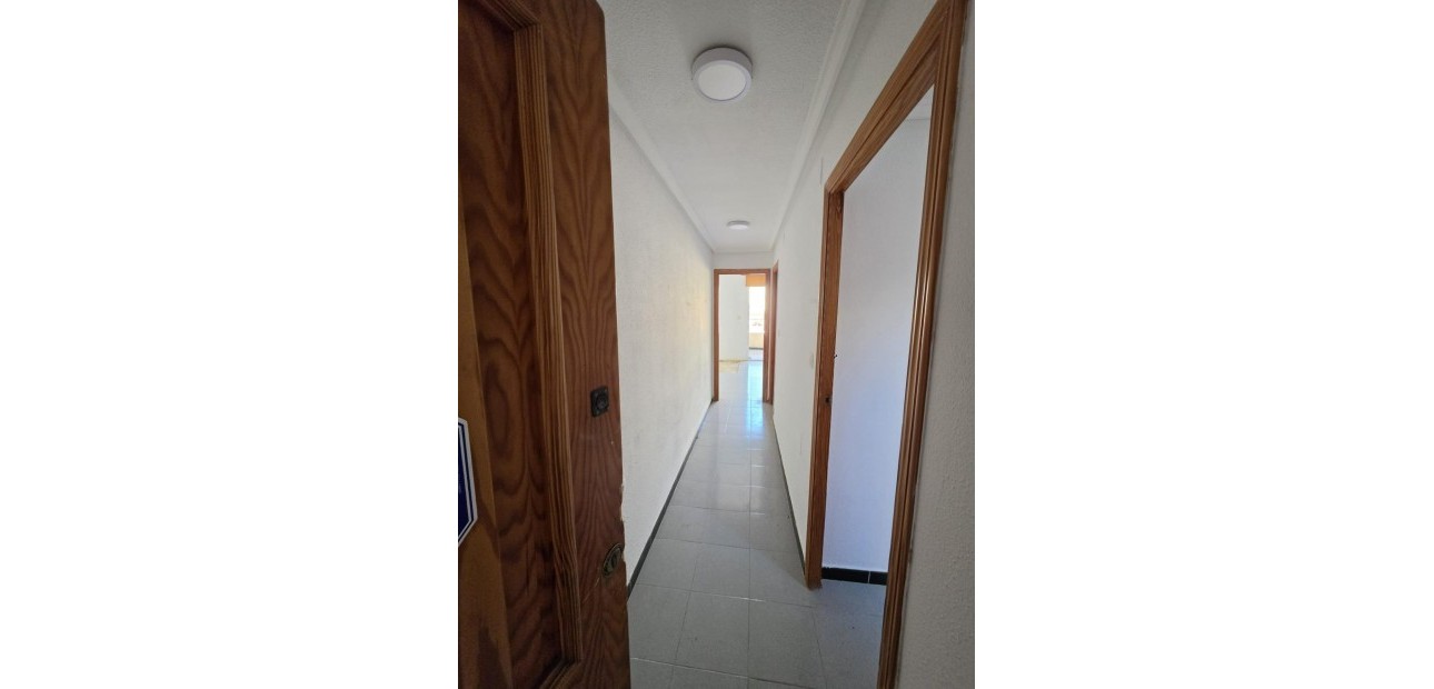 Sale - Apartment / flat -
Torrevieja - Estacion de autobuses