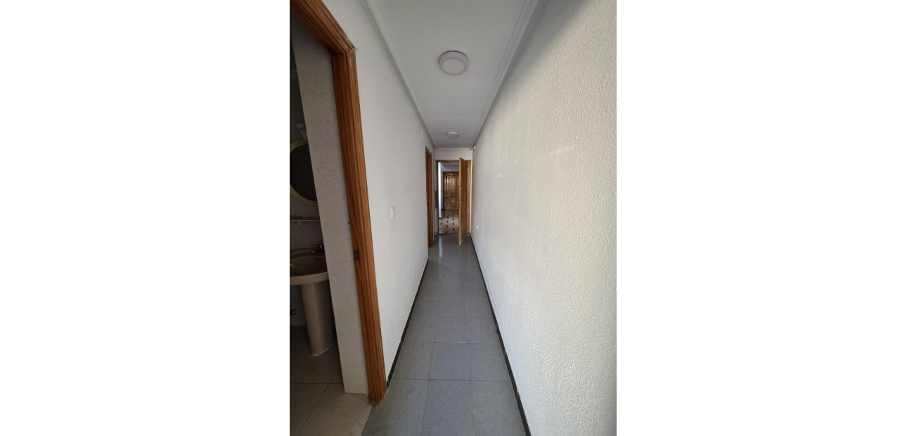 Sale - Apartment / flat -
Torrevieja - Estacion de autobuses