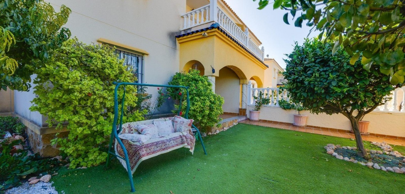 Sale - Bungalow -
Orihuela Costa - Lomas de Cabo Roig