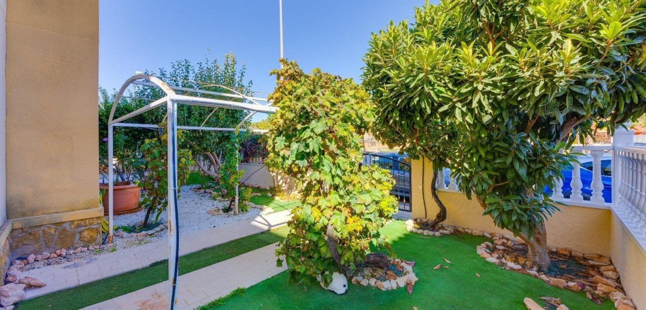 Sale - Bungalow -
Orihuela Costa - Lomas de Cabo Roig