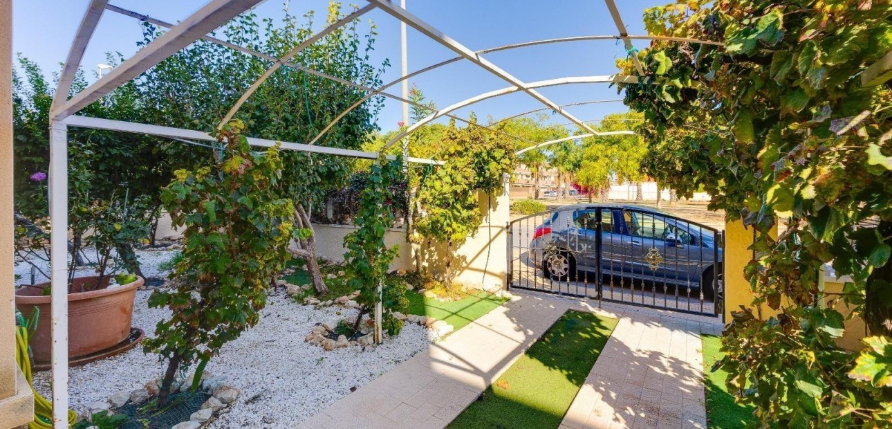 Sale - Bungalow -
Orihuela Costa - Lomas de Cabo Roig