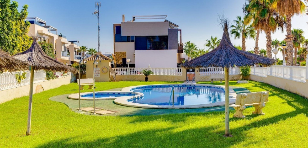 Sale - Bungalow -
Orihuela Costa - Lomas de Cabo Roig