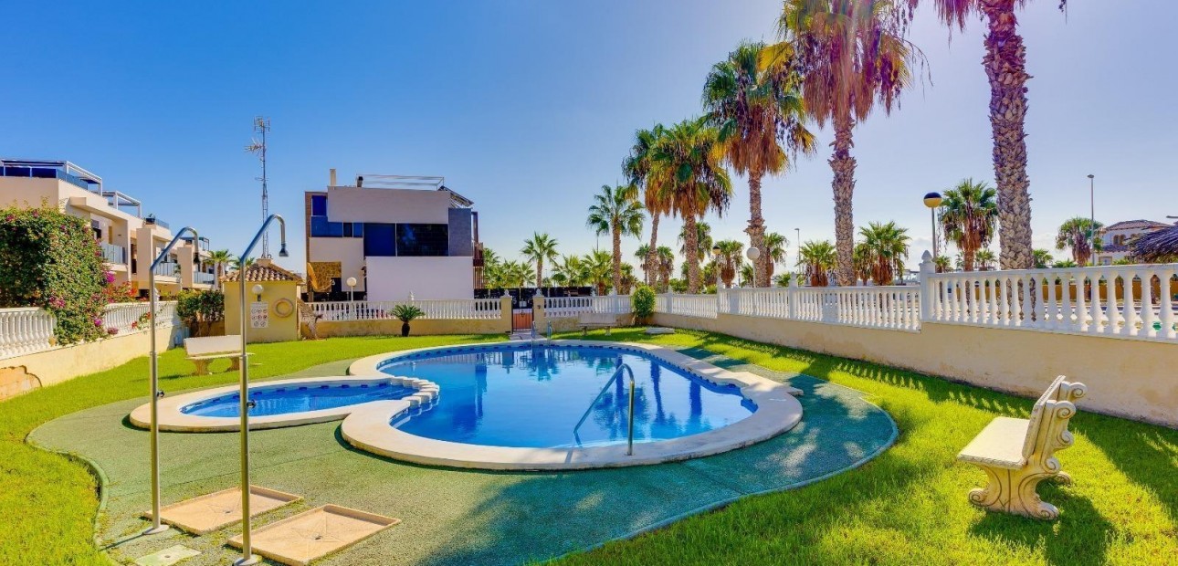 Sale - Bungalow -
Orihuela Costa - Lomas de Cabo Roig