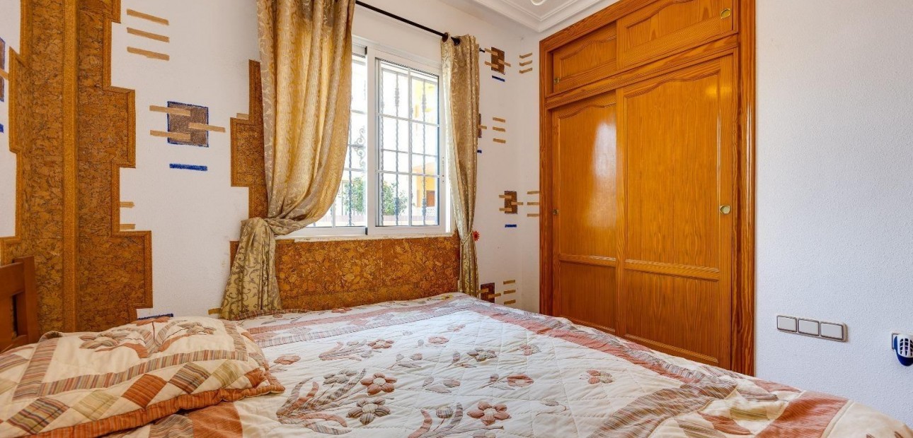 Sale - Bungalow -
Orihuela Costa - Lomas de Cabo Roig