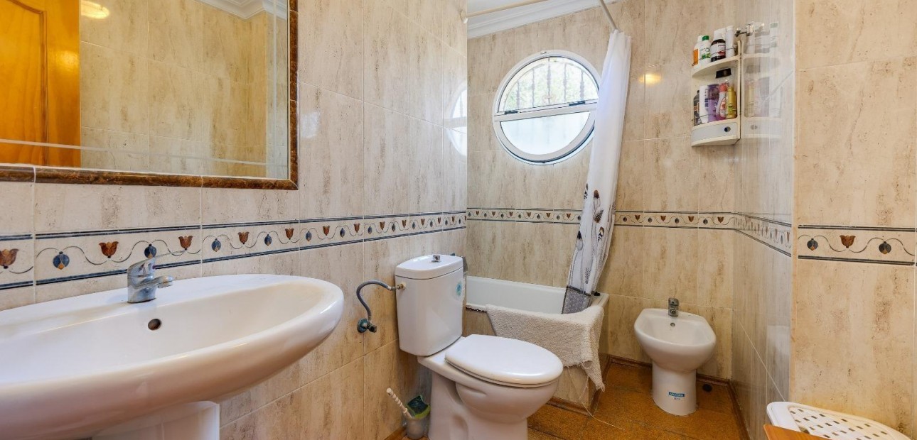 Sale - Bungalow -
Orihuela Costa - Lomas de Cabo Roig