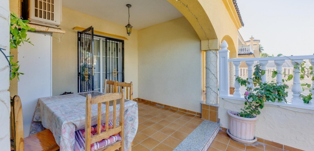 Sale - Bungalow -
Orihuela Costa - Lomas de Cabo Roig
