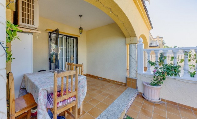 Sale - Bungalow -
Orihuela Costa - Lomas de Cabo Roig