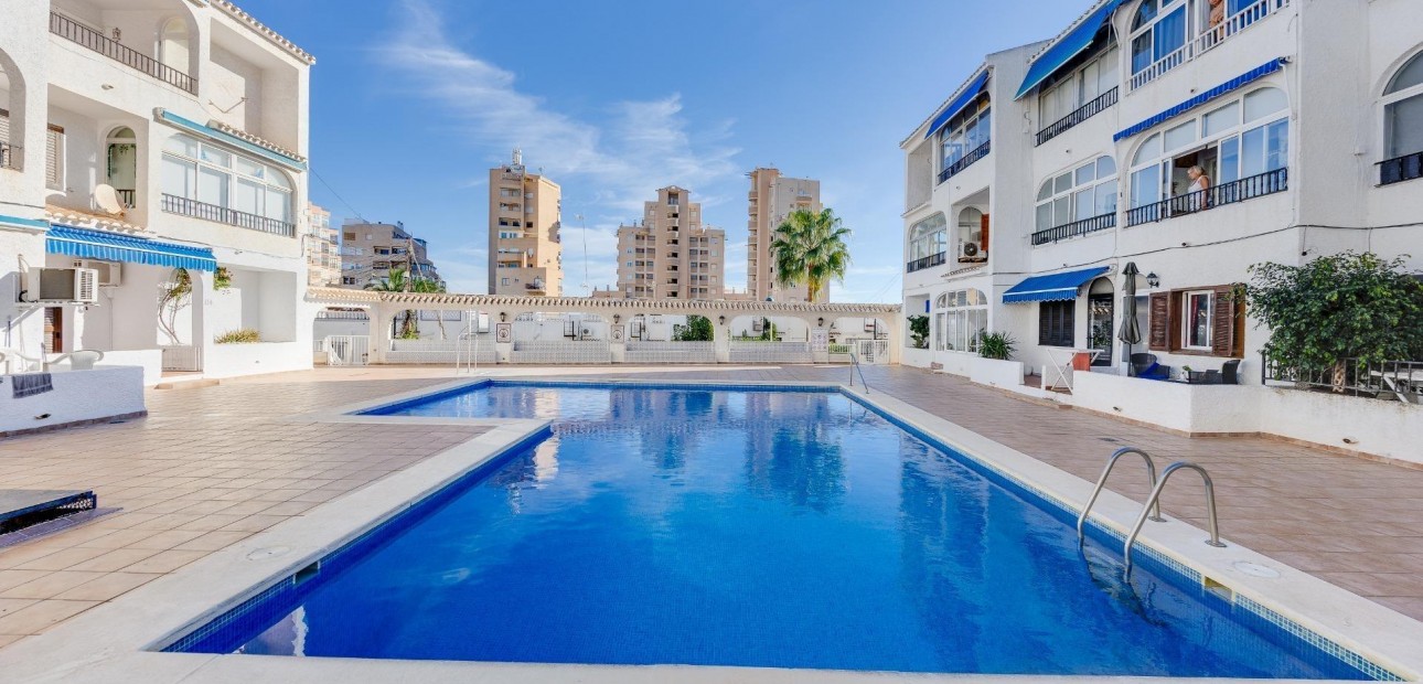 Sale - Apartment / flat -
Torrevieja - Torreblanca