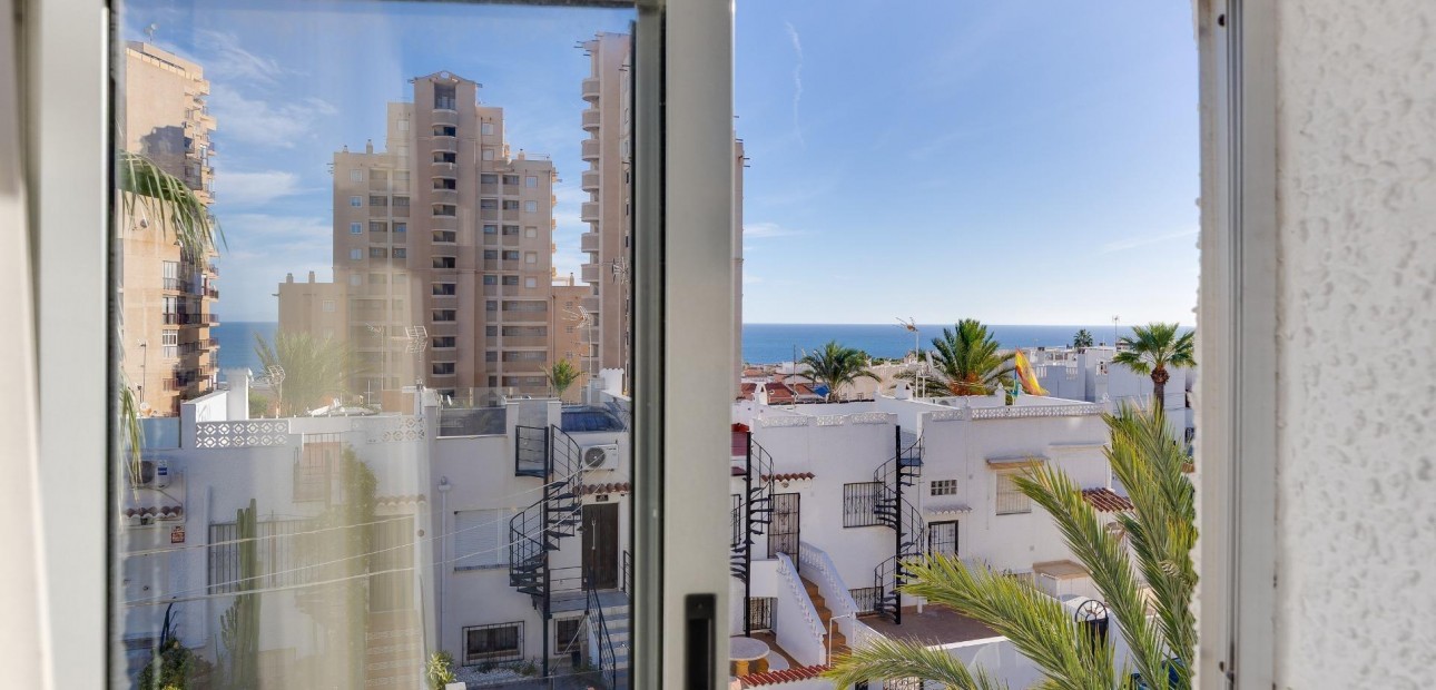 Sale - Apartment / flat -
Torrevieja - Torreblanca