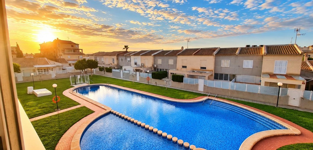 Sale - Apartment / flat -
Torrevieja - Torreblanca