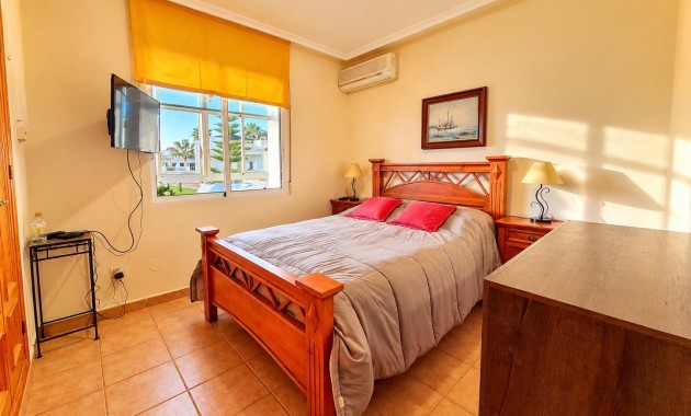 Sale - Apartment / flat -
Torrevieja - Torreblanca