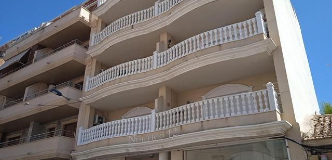 Venta - Apartamento / piso -
Torrevieja - Paseo maritimo