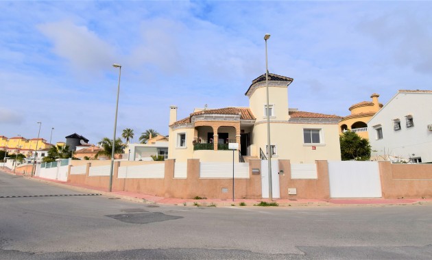 Sale - Detached Villa -
Orihuela Costa - Villamartin