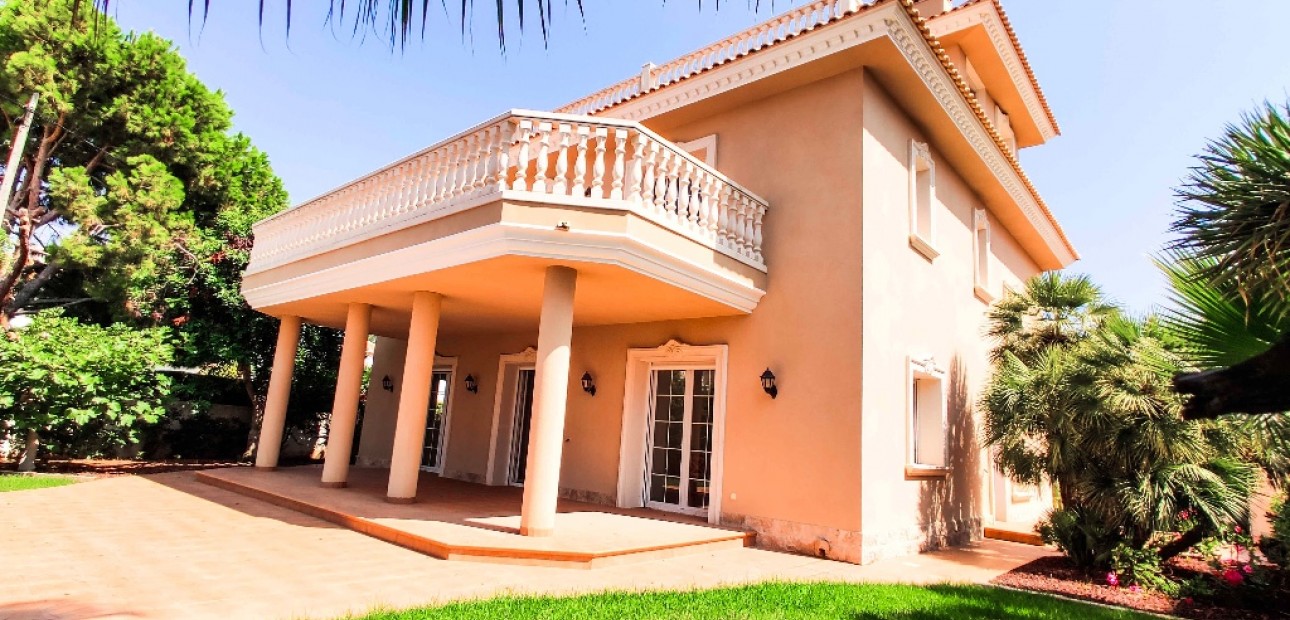 Nueva construcción  - Villa -
Cabo Roig