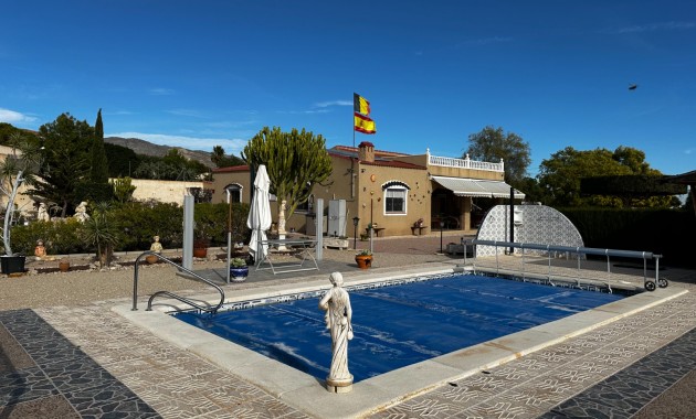 Venta - Villa -
Albatera