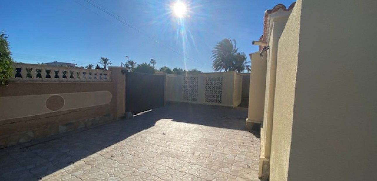 Sale - Villa -
La Siesta - El Salado - Torreta - Torreta Florida