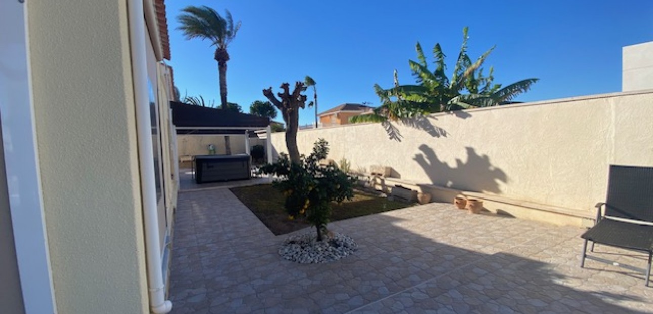 Sale - Villa -
La Siesta - El Salado - Torreta - Torreta Florida